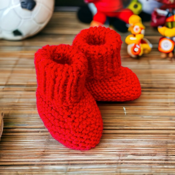 Red hand knitted infant mittens/booties gift set - Picture 14 of 14